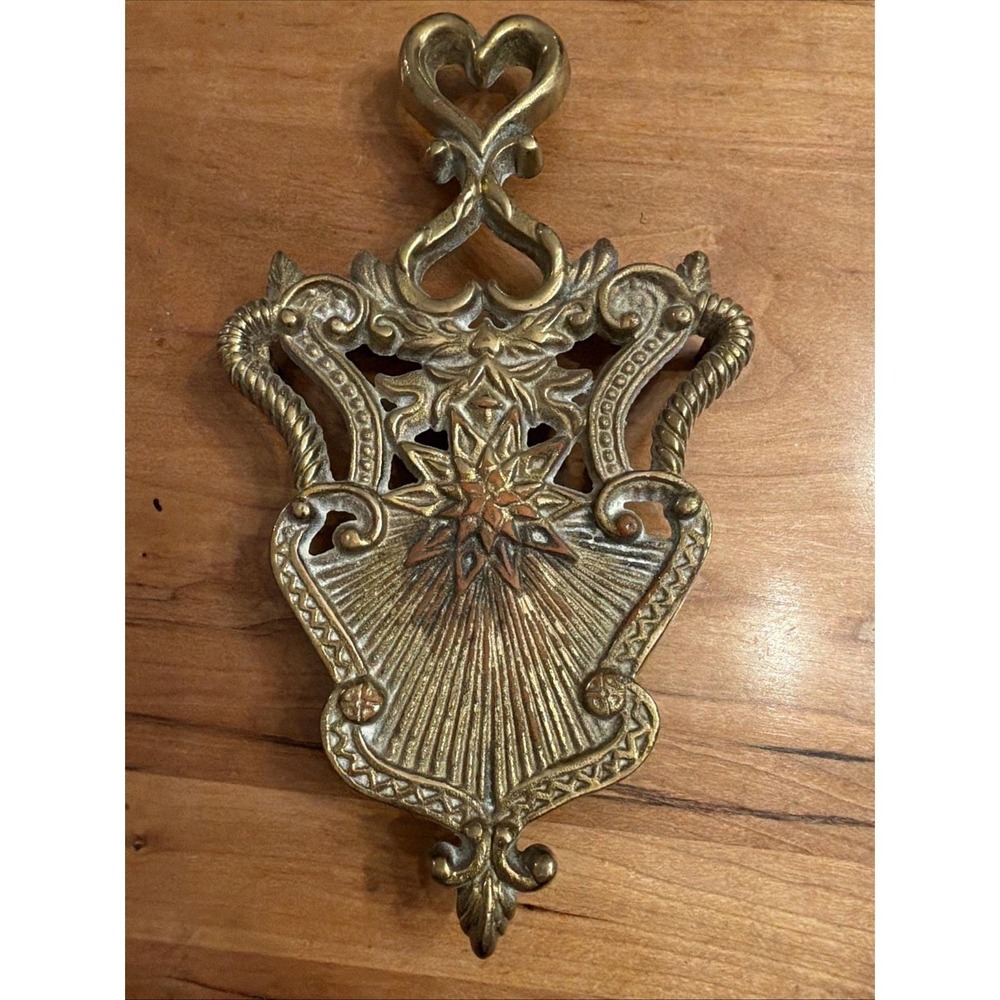 ntique Brass Wall Trivet Hearth Trivet Heart Hanger Sunburst c.1900 9x5‎